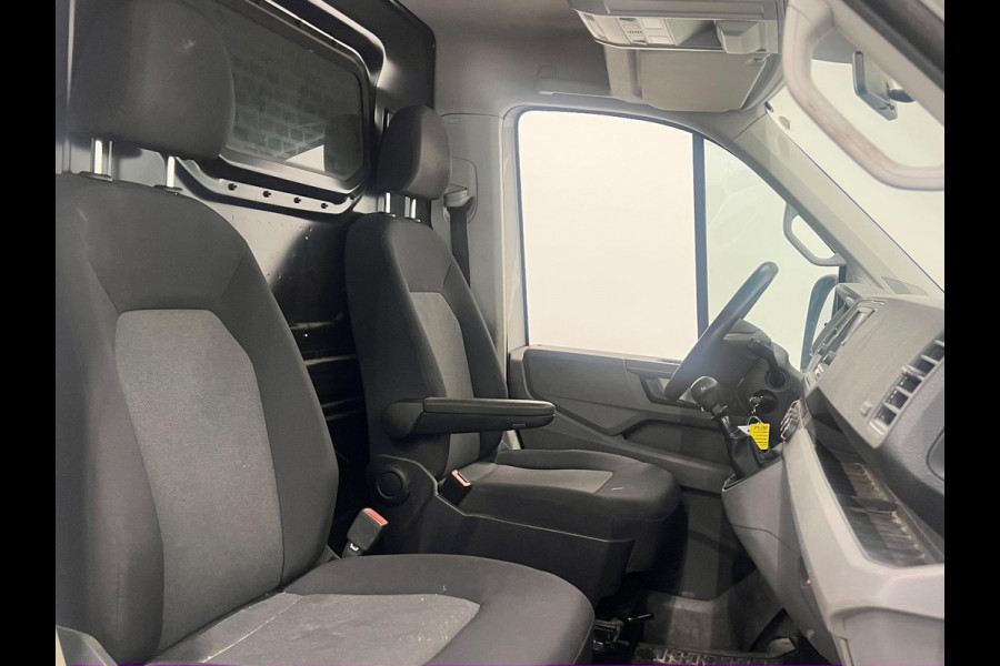 Volkswagen Crafter 35 2.0 TDI L3H3 Trendline RDW 140pk Camera PDC Achter Cruise Control Airco CarPlay Trekhaak 3000kg Bluetooth Composition Media Verwarmbare Voorruit Elek. Spiegels Elek. Ramen Centrale Vergrendeling Comfortstoel