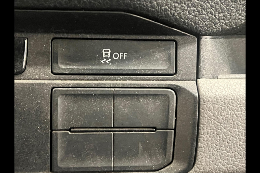 Volkswagen Crafter 35 2.0 TDI L3H3 Trendline RDW 140pk Camera PDC Achter Cruise Control Airco CarPlay Trekhaak 3000kg Bluetooth Composition Media Verwarmbare Voorruit Elek. Spiegels Elek. Ramen Centrale Vergrendeling Comfortstoel