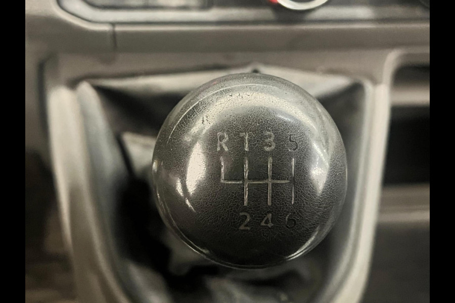 Volkswagen Crafter 35 2.0 TDI L3H3 Trendline RDW 140pk Camera PDC Achter Cruise Control Airco CarPlay Trekhaak 3000kg Bluetooth Composition Media Verwarmbare Voorruit Elek. Spiegels Elek. Ramen Centrale Vergrendeling Comfortstoel