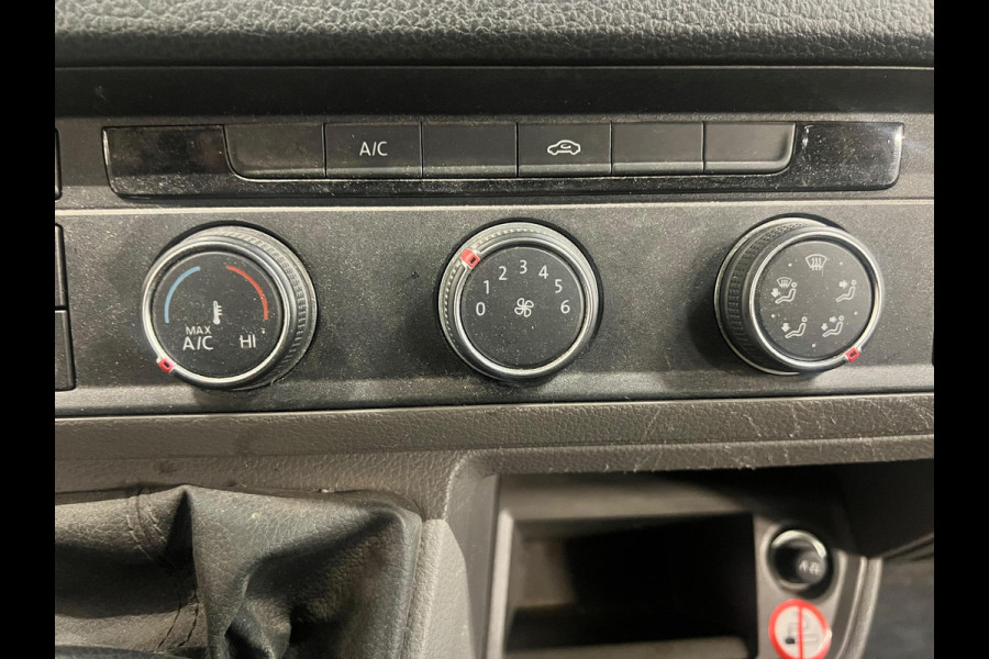 Volkswagen Crafter 35 2.0 TDI L3H3 Trendline RDW 140pk Camera PDC Achter Cruise Control Airco CarPlay Trekhaak 3000kg Bluetooth Composition Media Verwarmbare Voorruit Elek. Spiegels Elek. Ramen Centrale Vergrendeling Comfortstoel