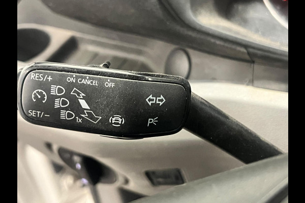 Volkswagen Crafter 35 2.0 TDI L3H3 Trendline RDW 140pk Camera PDC Achter Cruise Control Airco CarPlay Trekhaak 3000kg Bluetooth Composition Media Verwarmbare Voorruit Elek. Spiegels Elek. Ramen Centrale Vergrendeling Comfortstoel