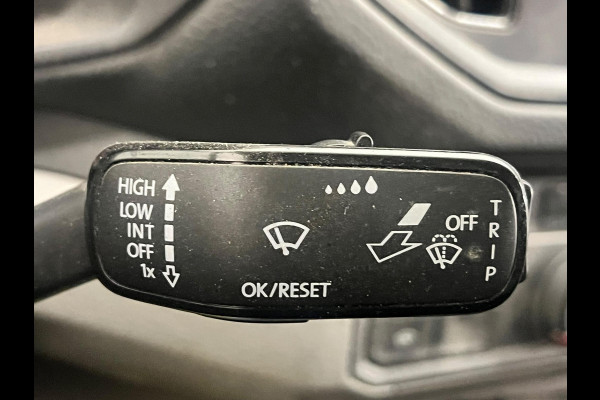 Volkswagen Crafter 35 2.0 TDI L3H3 Trendline RDW 140pk Camera PDC Achter Cruise Control Airco CarPlay Trekhaak 3000kg Bluetooth Composition Media Verwarmbare Voorruit Elek. Spiegels Elek. Ramen Centrale Vergrendeling Comfortstoel