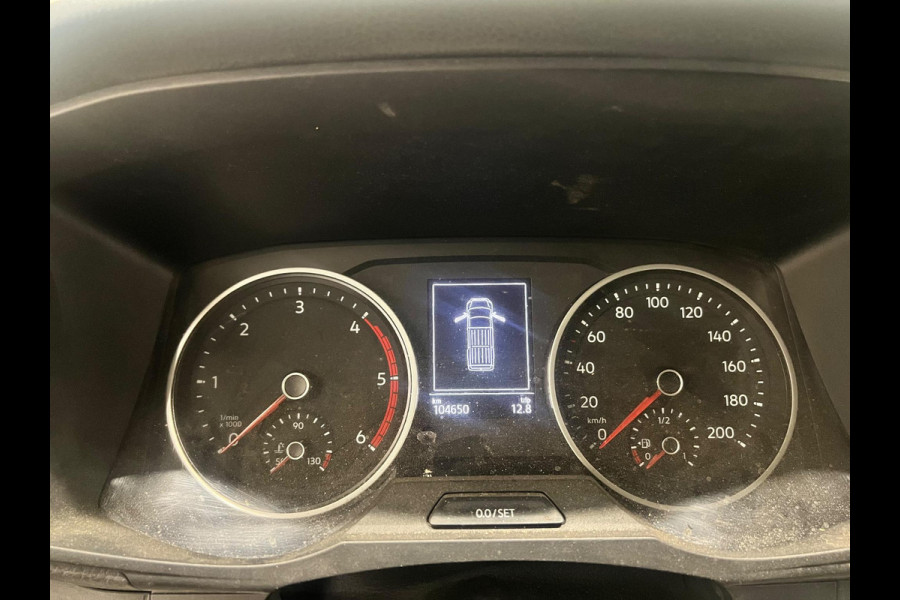 Volkswagen Crafter 35 2.0 TDI L3H3 Trendline RDW 140pk Camera PDC Achter Cruise Control Airco CarPlay Trekhaak 3000kg Bluetooth Composition Media Verwarmbare Voorruit Elek. Spiegels Elek. Ramen Centrale Vergrendeling Comfortstoel