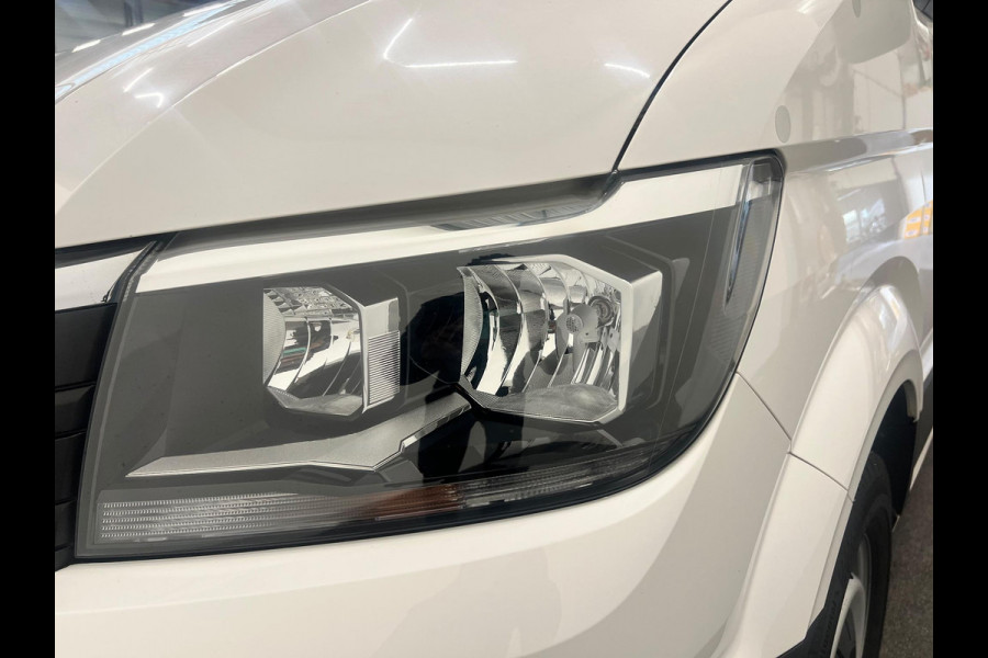 Volkswagen Crafter 35 2.0 TDI L3H3 Trendline RDW 140pk Camera PDC Achter Cruise Control Airco CarPlay Trekhaak 3000kg Bluetooth Composition Media Verwarmbare Voorruit Elek. Spiegels Elek. Ramen Centrale Vergrendeling Comfortstoel