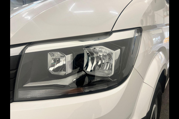 Volkswagen Crafter 35 2.0 TDI L3H3 Trendline RDW 140pk Camera PDC Achter Cruise Control Airco CarPlay Trekhaak 3000kg Bluetooth Composition Media Verwarmbare Voorruit Elek. Spiegels Elek. Ramen Centrale Vergrendeling Comfortstoel