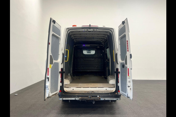 Volkswagen Crafter 35 2.0 TDI L3H3 Trendline RDW 140pk Camera PDC Achter Cruise Control Airco CarPlay Trekhaak 3000kg Bluetooth Composition Media Verwarmbare Voorruit Elek. Spiegels Elek. Ramen Centrale Vergrendeling Comfortstoel