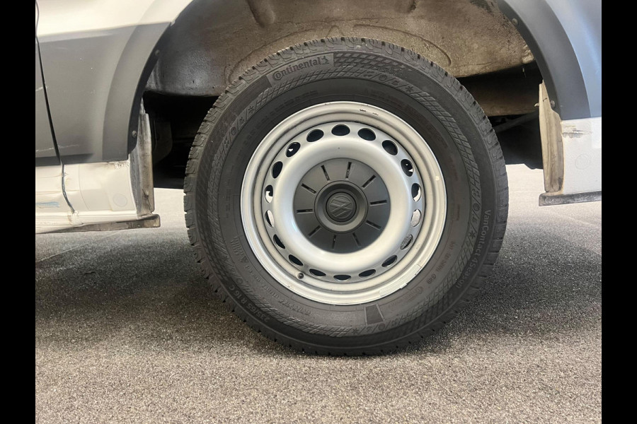 Volkswagen Crafter 35 2.0 TDI L3H3 Trendline RDW 140pk Camera PDC Achter Cruise Control Airco CarPlay Trekhaak 3000kg Bluetooth Composition Media Verwarmbare Voorruit Elek. Spiegels Elek. Ramen Centrale Vergrendeling Comfortstoel