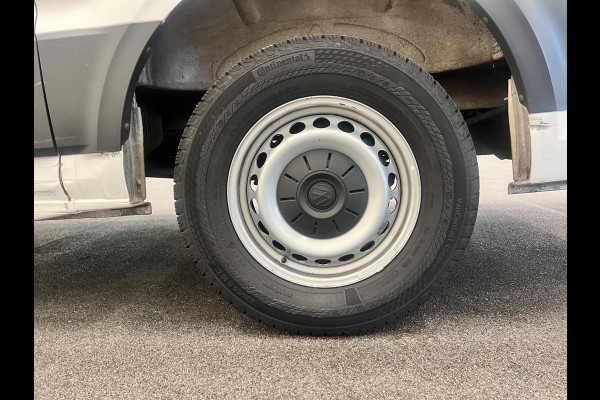 Volkswagen Crafter 35 2.0 TDI L3H3 Trendline RDW 140pk Camera PDC Achter Cruise Control Airco CarPlay Trekhaak 3000kg Bluetooth Composition Media Verwarmbare Voorruit Elek. Spiegels Elek. Ramen Centrale Vergrendeling Comfortstoel
