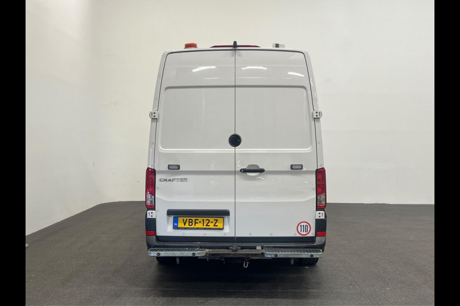 Volkswagen Crafter 35 2.0 TDI L3H3 Trendline RDW 140pk Camera PDC Achter Cruise Control Airco CarPlay Trekhaak 3000kg Bluetooth Composition Media Verwarmbare Voorruit Elek. Spiegels Elek. Ramen Centrale Vergrendeling Comfortstoel