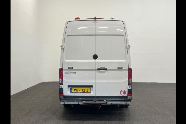 Volkswagen Crafter 35 2.0 TDI L3H3 Trendline RDW 140pk Camera PDC Achter Cruise Control Airco CarPlay Trekhaak 3000kg Bluetooth Composition Media Verwarmbare Voorruit Elek. Spiegels Elek. Ramen Centrale Vergrendeling Comfortstoel