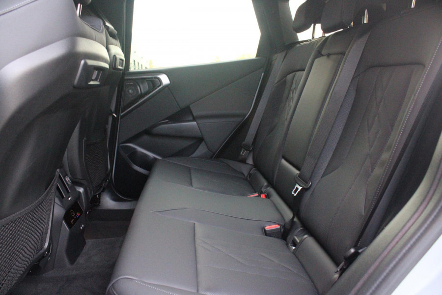 BMW X3 30e xDRIVE M-SPORT 299PK | M-SPORTPAKKET 337 MET O.A. M AERODYNAMICA PAKKET - SHADOWLINE RAAMOMLIJSTING - M-SPORT ONDERSTEL - M-INTERIEUR PAKKET - VEGANZA LEDEREN BEKLEDING - M-SPORT INTERIEURLIJSTEN - M-SPORTSTUUR - M ZWARTE HEMELBEKLEDING | PREMIUM PACK MET O.A. LENDESTEUN ELEKTRISCH VERSTELBAAR OP DE VOORSTOELEN - HARMAN KARDON PREMIUM ADIO - TRAVEL EN COMFORT SYSTEM - ADAPTIEVE FULL LED KOPLAMPEN | PROFESSIONAL PACK MET O.A. PARKING ASSISTANT PLUS - DRIVING ASSISTANT PLUS - INTERIEUR CAMERA - BMW LIVE COCKPIT PROFESSIONAL | ELEKTRISCHE VERSTELBARE SPORTSTOELEM MET