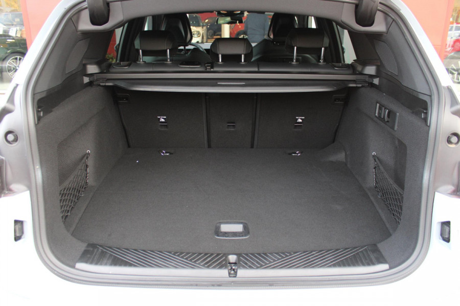 BMW X3 30e xDRIVE M-SPORT 299PK | M-SPORTPAKKET 337 MET O.A. M AERODYNAMICA PAKKET - SHADOWLINE RAAMOMLIJSTING - M-SPORT ONDERSTEL - M-INTERIEUR PAKKET - VEGANZA LEDEREN BEKLEDING - M-SPORT INTERIEURLIJSTEN - M-SPORTSTUUR - M ZWARTE HEMELBEKLEDING | PREMIUM PACK MET O.A. LENDESTEUN ELEKTRISCH VERSTELBAAR OP DE VOORSTOELEN - HARMAN KARDON PREMIUM ADIO - TRAVEL EN COMFORT SYSTEM - ADAPTIEVE FULL LED KOPLAMPEN | PROFESSIONAL PACK MET O.A. PARKING ASSISTANT PLUS - DRIVING ASSISTANT PLUS - INTERIEUR CAMERA - BMW LIVE COCKPIT PROFESSIONAL | ELEKTRISCHE VERSTELBARE SPORTSTOELEM MET