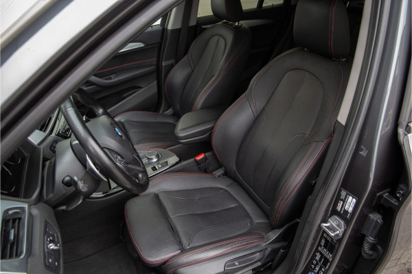 BMW X1 xDrive25i High Executive, Leder, Sportstoelen, Head-up, Navi 232pk