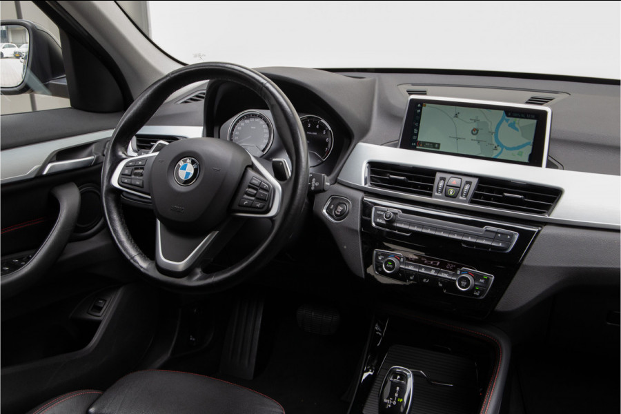 BMW X1 xDrive25i High Executive, Leder, Sportstoelen, Head-up, Navi 232pk