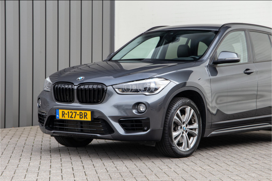 BMW X1 xDrive25i High Executive, Leder, Sportstoelen, Head-up, Navi 232pk