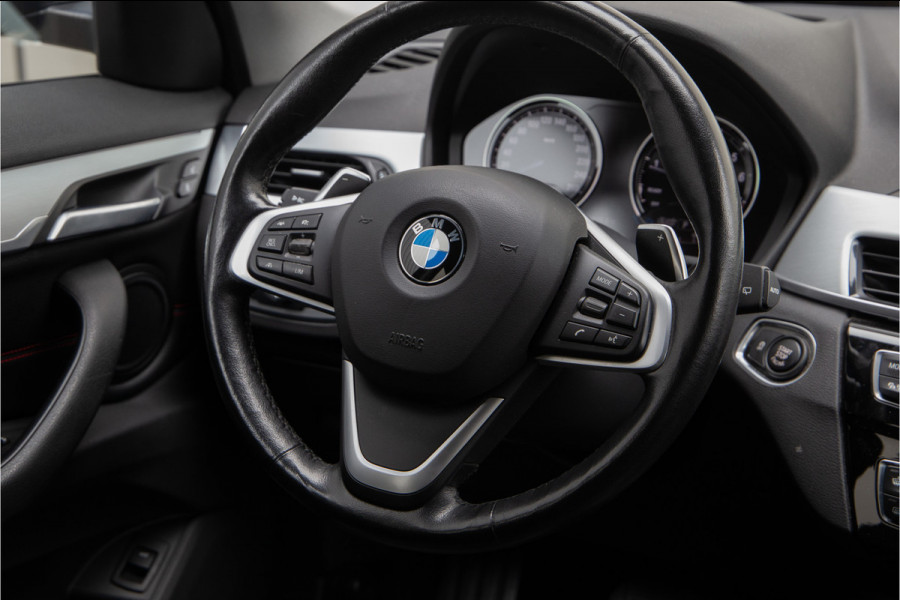 BMW X1 xDrive25i High Executive, Leder, Sportstoelen, Head-up, Navi 232pk