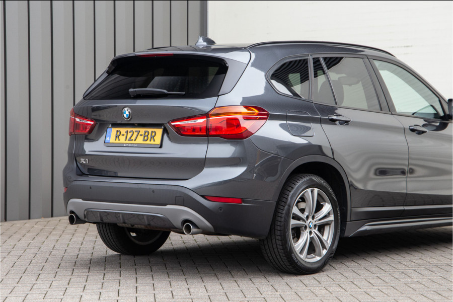 BMW X1 xDrive25i High Executive, Leder, Sportstoelen, Head-up, Navi 232pk