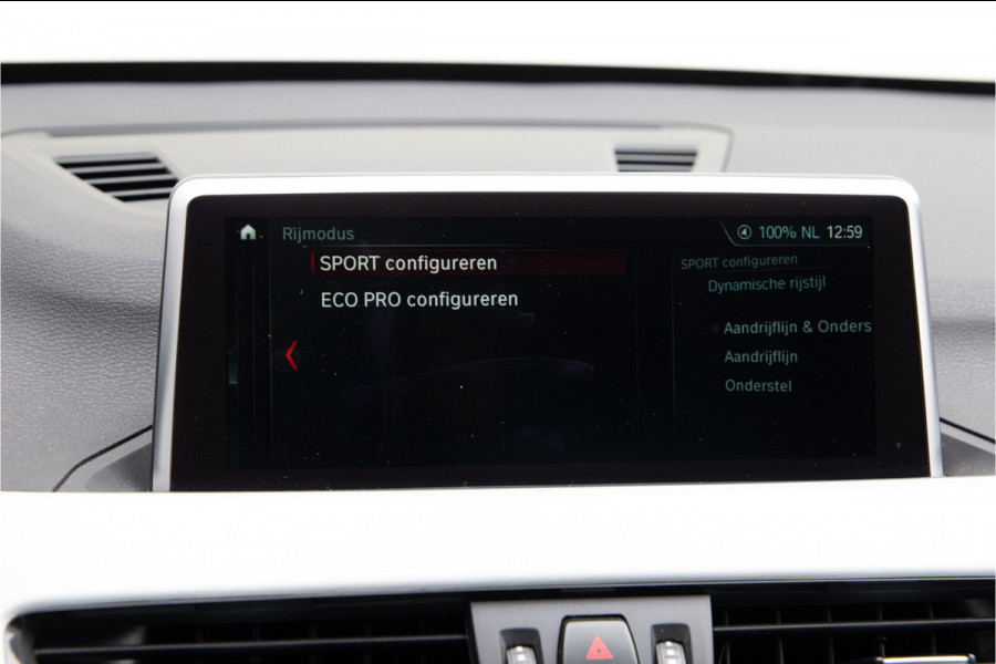 BMW X1 xDrive25i High Executive, Leder, Sportstoelen, Head-up, Navi 232pk