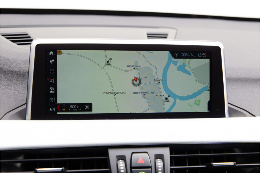 BMW X1 xDrive25i High Executive, Leder, Sportstoelen, Head-up, Navi 232pk
