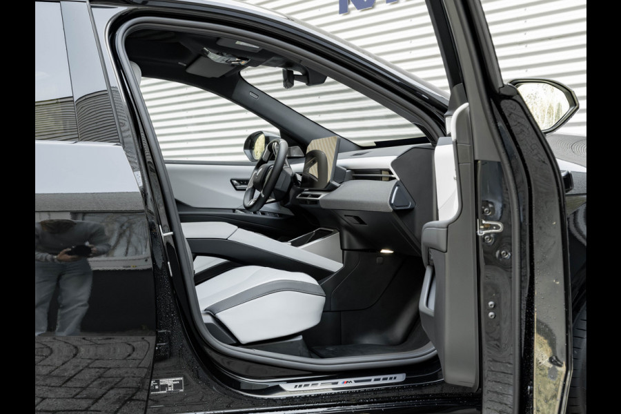 BMW iX3 50 xDrive - M-Sport - Pano - Highway Assistant - Innovation Pack