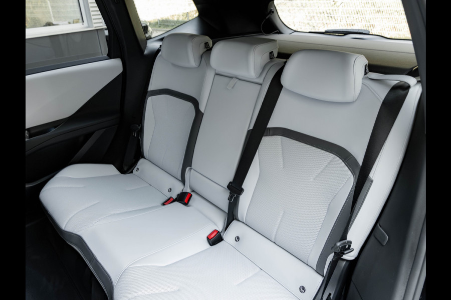 BMW iX3 50 xDrive - M-Sport - Pano - Highway Assistant - Innovation Pack