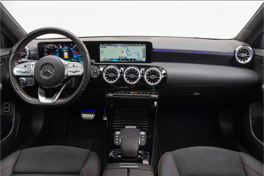 Mercedes-Benz A-Klasse 250 e AMG Nightpakket, Pano, Widescreen, Distronic, Sfeerverlichting 2022
