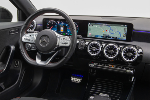 Mercedes-Benz A-Klasse 250 e AMG Nightpakket, Pano, Widescreen, Distronic, Sfeerverlichting 2022