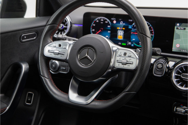 Mercedes-Benz A-Klasse 250 e AMG Nightpakket, Pano, Widescreen, Distronic, Sfeerverlichting 2022