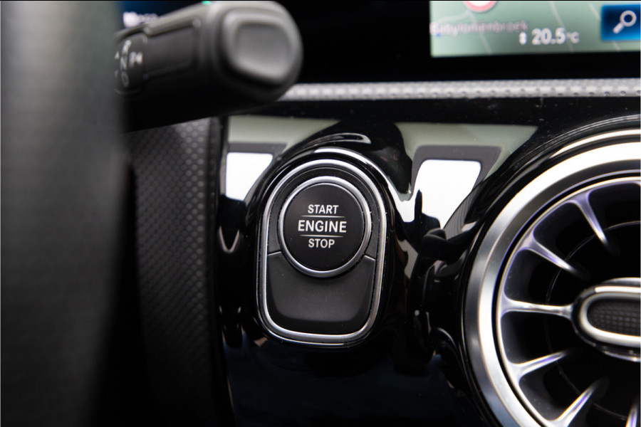 Mercedes-Benz A-Klasse 250 e AMG Nightpakket, Pano, Widescreen, Distronic, Sfeerverlichting 2022