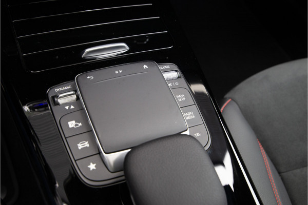 Mercedes-Benz A-Klasse 250 e AMG Nightpakket, Pano, Widescreen, Distronic, Sfeerverlichting 2022