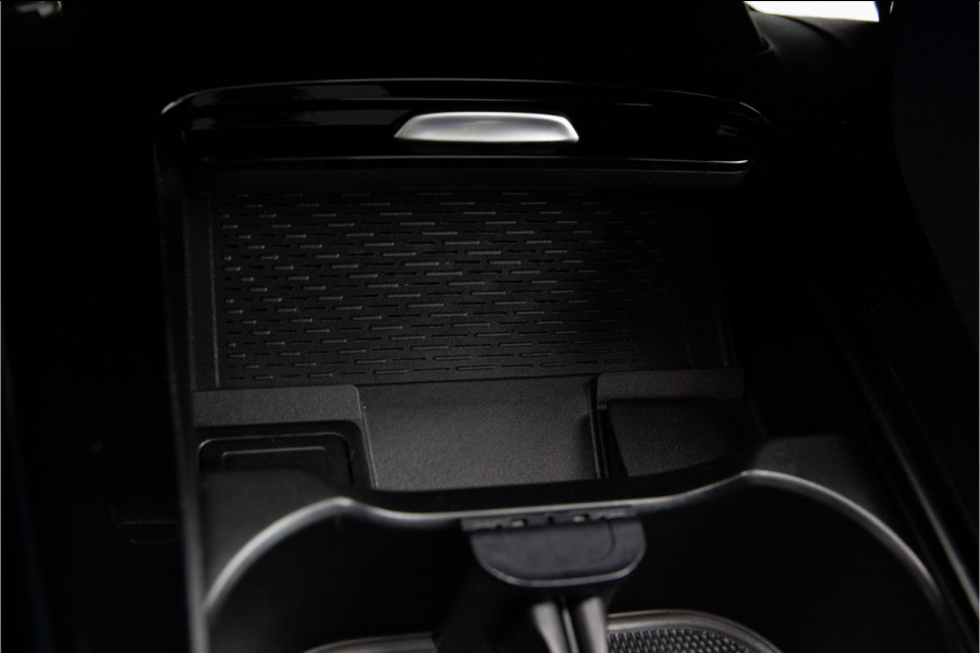 Mercedes-Benz A-Klasse 250 e AMG Nightpakket, Pano, Widescreen, Distronic, Sfeerverlichting 2022