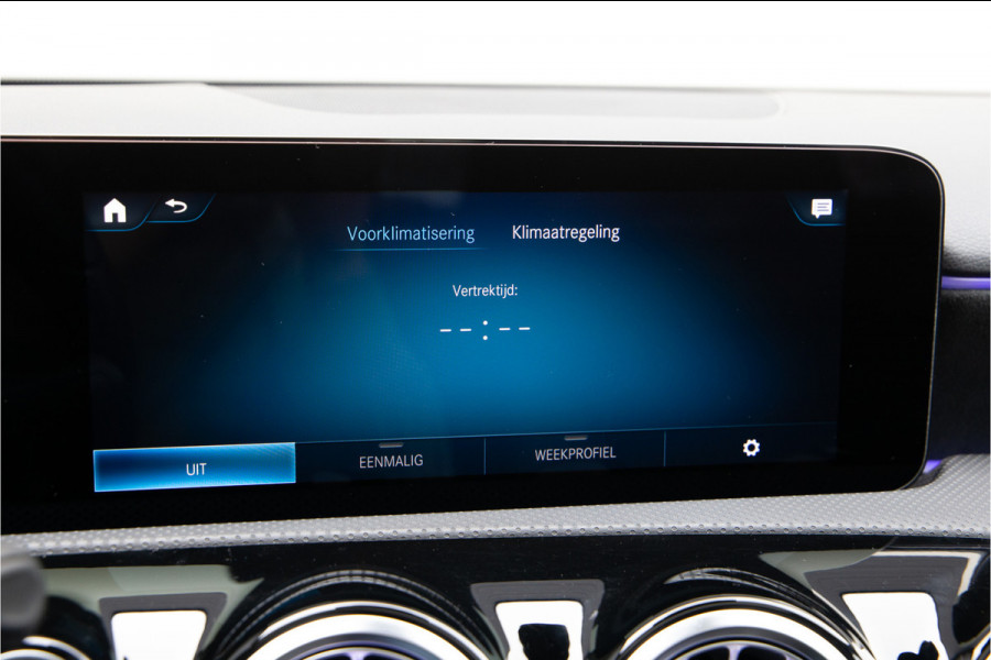 Mercedes-Benz A-Klasse 250 e AMG Nightpakket, Pano, Widescreen, Distronic, Sfeerverlichting 2022