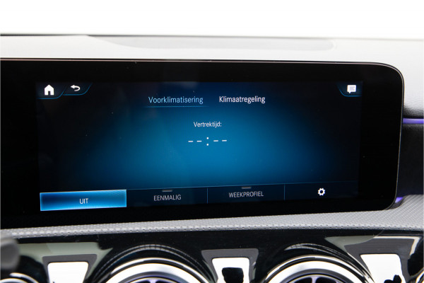 Mercedes-Benz A-Klasse 250 e AMG Nightpakket, Pano, Widescreen, Distronic, Sfeerverlichting 2022