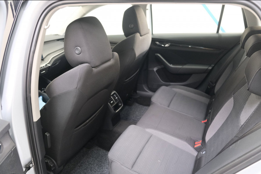 Škoda Octavia Combi 1.5 e-TSI Business Edition Automaat - Airco, Cruise, Navi, PDC, Carplay, Virtueel display, Trekhaak.