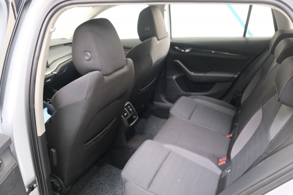 Škoda Octavia Combi 1.5 e-TSI Business Edition Automaat - Airco, Cruise, Navi, PDC, Carplay, Virtueel display, Trekhaak.