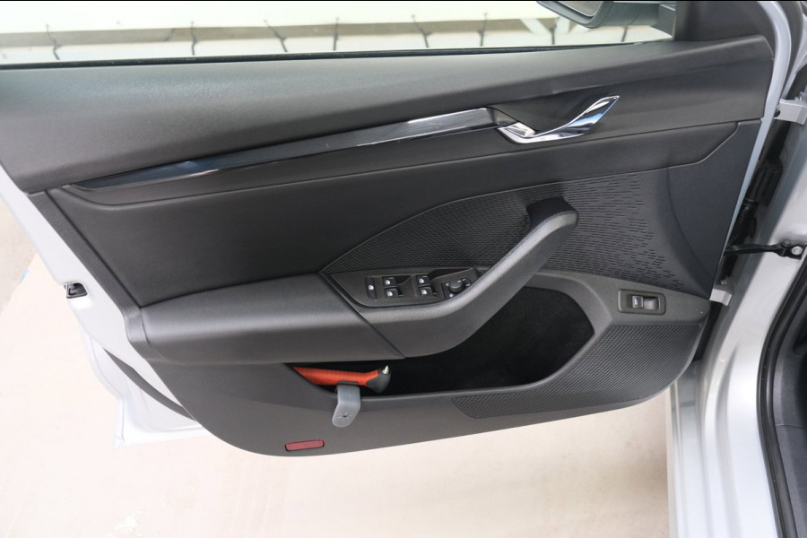 Škoda Octavia Combi 1.5 e-TSI Business Edition Automaat - Airco, Cruise, Navi, PDC, Carplay, Virtueel display, Trekhaak.