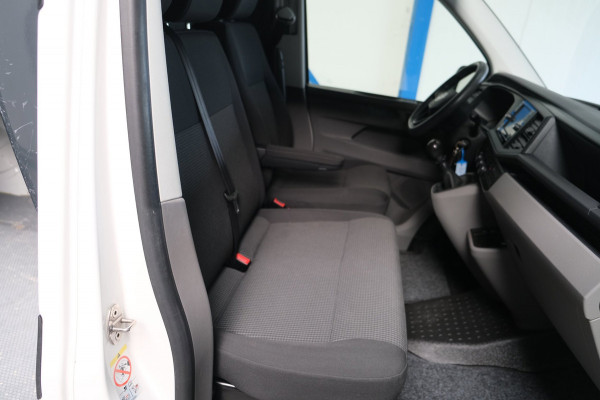Volkswagen Transporter 2.0 TDI L1H1 26 - N.A.P. Airco, Cruise, Imperiaal, Carplay, PDC.