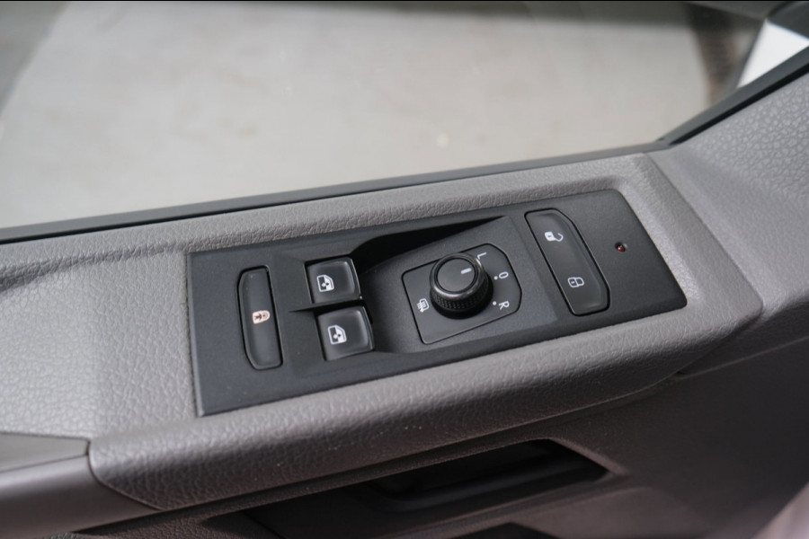 Volkswagen Transporter 2.0 TDI L1H1 26 - N.A.P. Airco, Cruise, Imperiaal, Carplay, PDC.