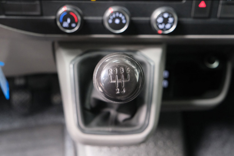 Volkswagen Transporter 2.0 TDI L1H1 26 - N.A.P. Airco, Cruise, Imperiaal, Carplay, PDC.