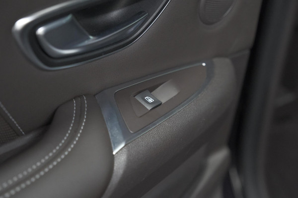 Renault Espace 1.8 TCe 225 Initiale Paris 7p. | Panoramadak | Lederen bekleding | Stoelverwarming | Adaptieve Cruise Control