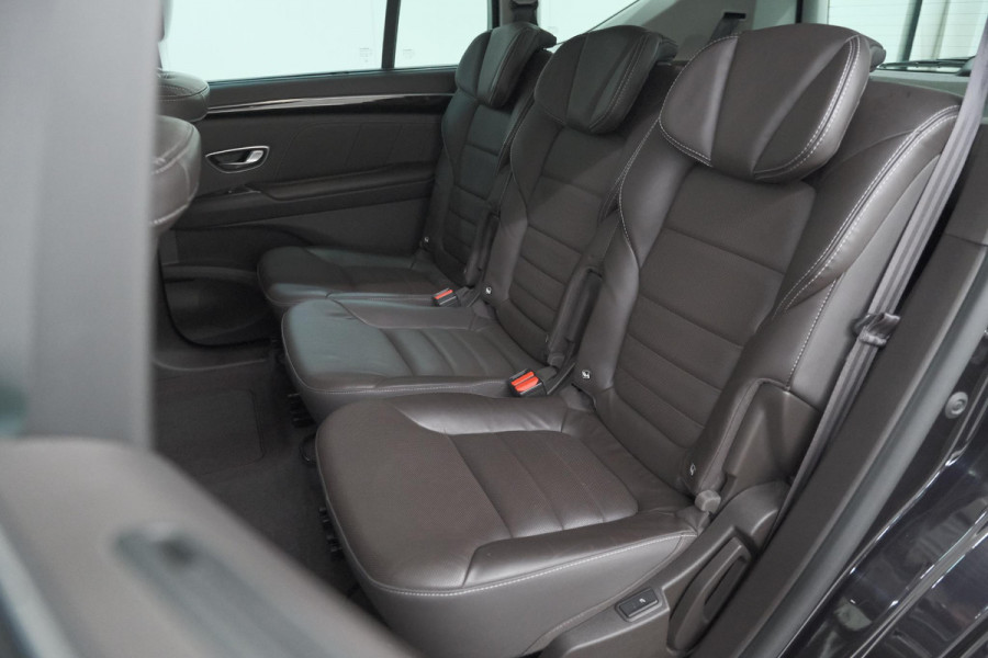 Renault Espace 1.8 TCe 225 Initiale Paris 7p. | Panoramadak | Lederen bekleding | Stoelverwarming | Adaptieve Cruise Control