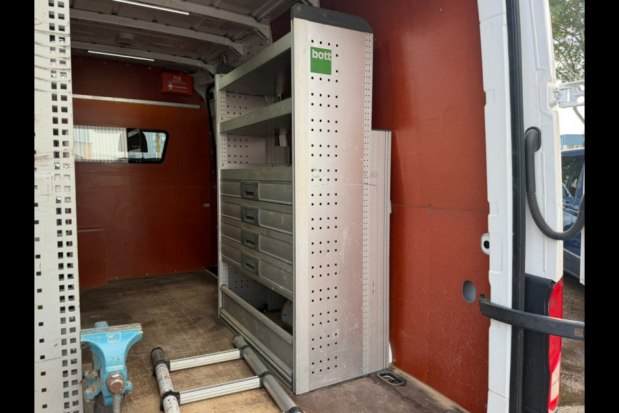 Volkswagen Crafter 35 2.0 TDI 140PK L3H3 RWD / Trekhaak / Imperiaal / App connect / Camera / Laadruimte inrichting
