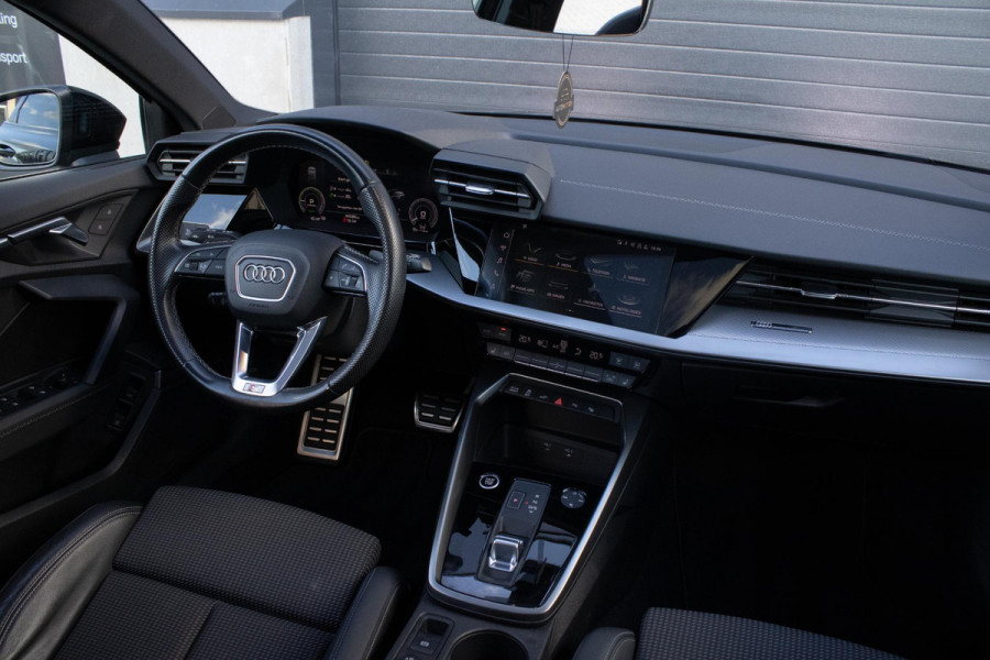 Audi A3 Sportback 45TFSIe S-line Competition PANO MATRIX CAMERA SFEER STOELVERWERWARMING