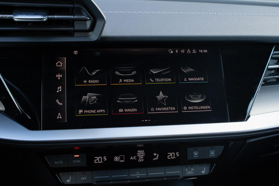 Audi A3 Sportback 45TFSIe S-line Competition PANO MATRIX CAMERA SFEER STOELVERWERWARMING