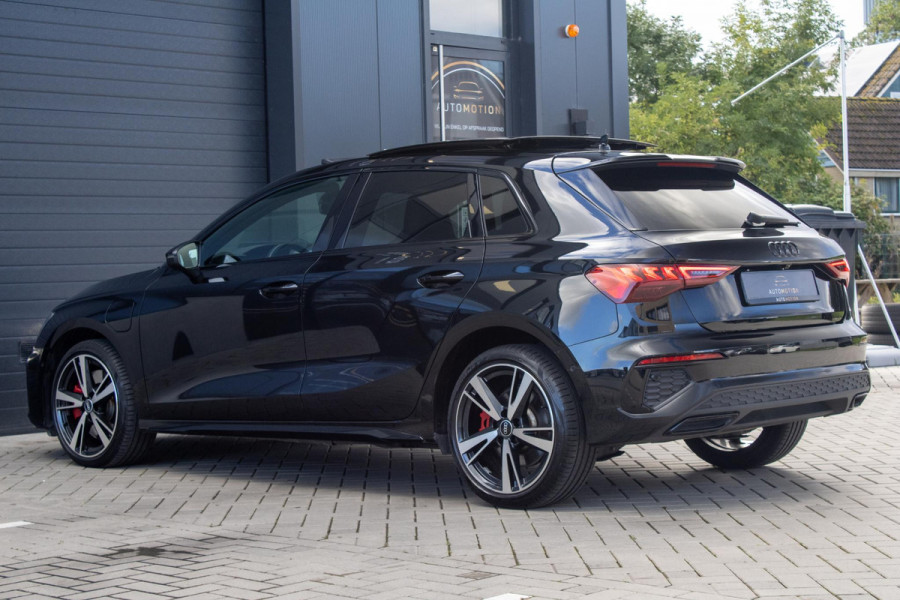 Audi A3 Sportback 45TFSIe S-line Competition PANO MATRIX CAMERA SFEER STOELVERWERWARMING