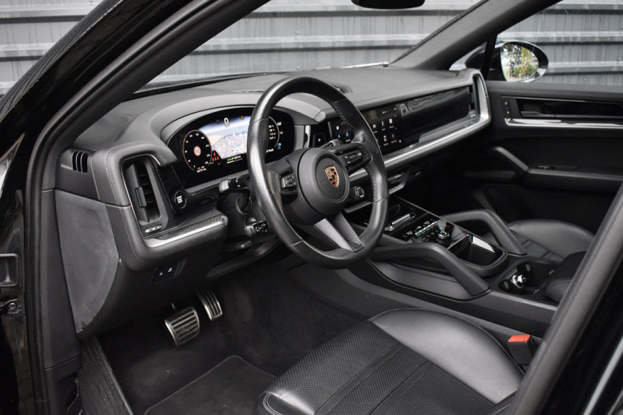 Porsche Cayenne Coupé 3.0 E-Hybrid | Panorama | ACC | 22'' Wielen | Trekhaak | Matrix | Bose | Stuur + stoel + achterbankverwarming