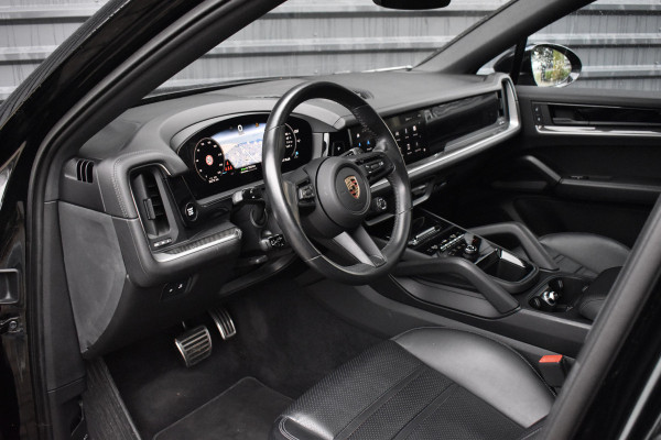 Porsche Cayenne Coupé 3.0 E-Hybrid | Panorama | ACC | 22'' Wielen | Trekhaak | Matrix | Bose | Stuur + stoel + achterbankverwarming