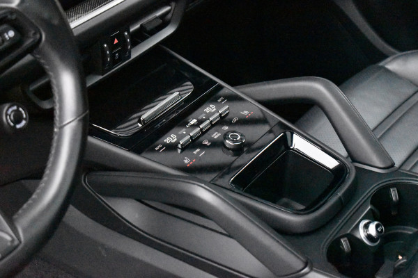 Porsche Cayenne Coupé 3.0 E-Hybrid | Panorama | ACC | 22'' Wielen | Trekhaak | Matrix | Bose | Stuur + stoel + achterbankverwarming