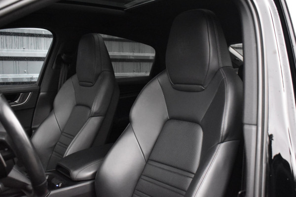 Porsche Cayenne Coupé 3.0 E-Hybrid | Panorama | ACC | 22'' Wielen | Trekhaak | Matrix | Bose | Stuur + stoel + achterbankverwarming