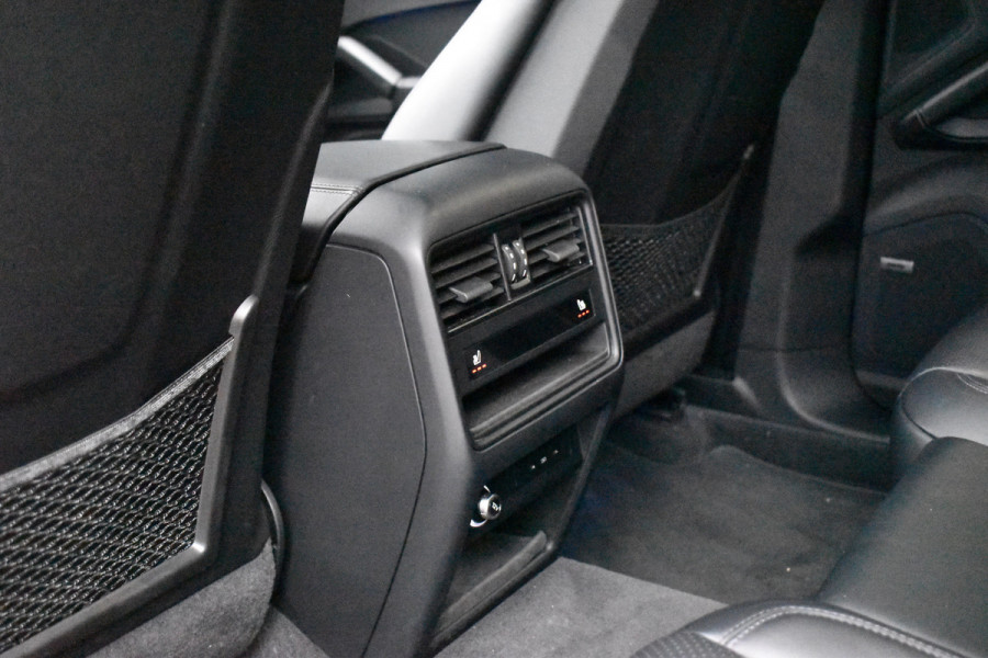 Porsche Cayenne Coupé 3.0 E-Hybrid | Panorama | ACC | 22'' Wielen | Trekhaak | Matrix | Bose | Stuur + stoel + achterbankverwarming